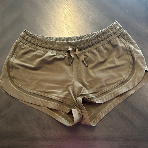 Lululemon hotty hot shorts - Picture 2 of 4